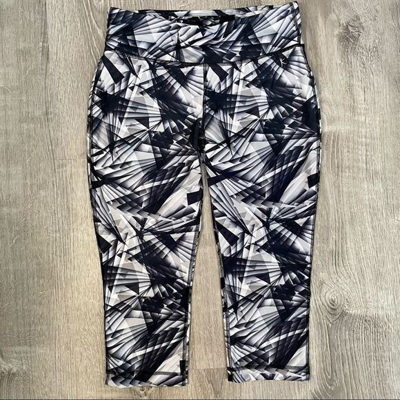 Danskin Workout Capris - Picture 1 of 3
